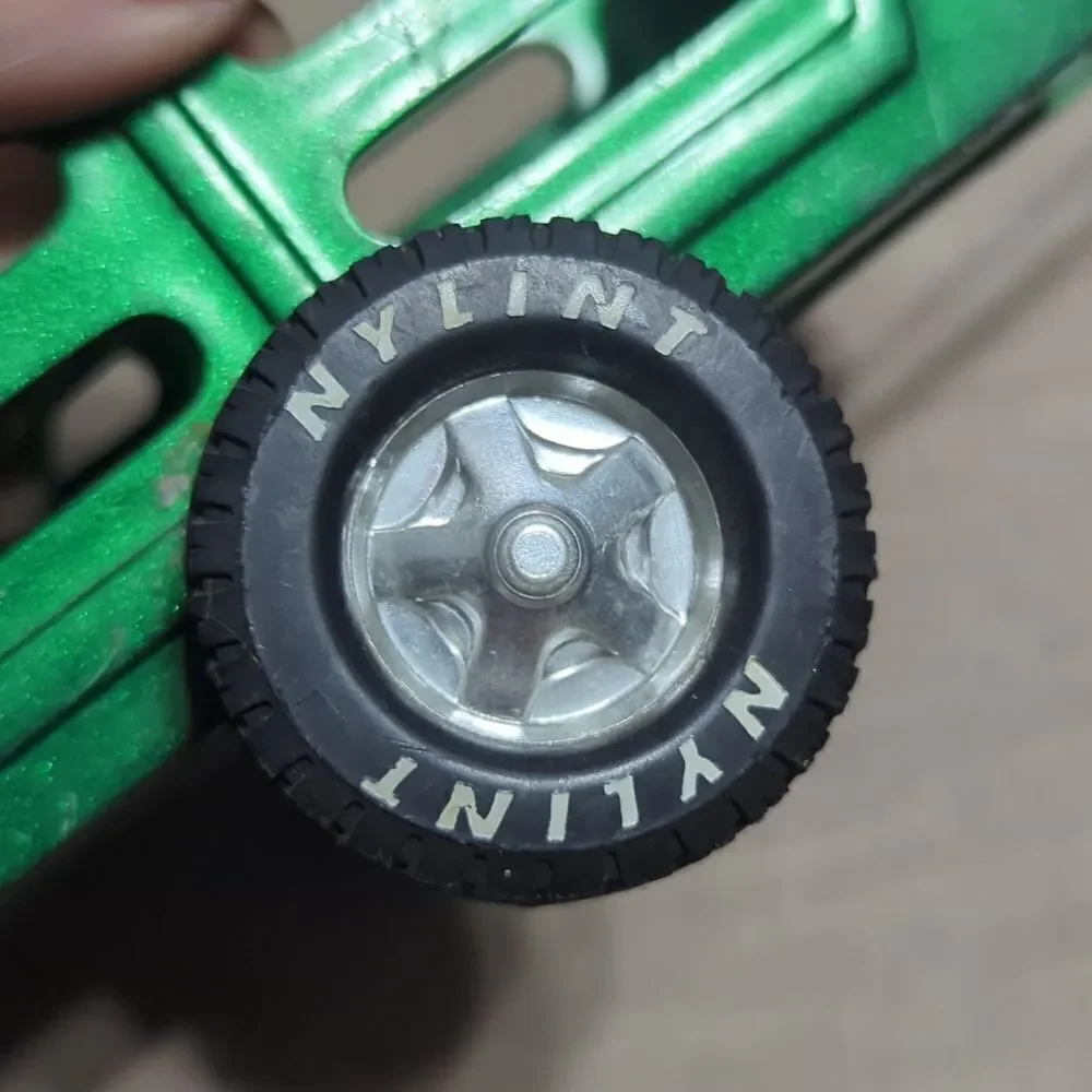 nylint vintage metal
